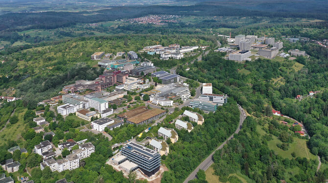 Das Uniklinikum Tübingen auf dem Schnarrenberg entwickelt sich stetig weiter. Das Forschungsinstitut »M3« im Vordergrund soll di