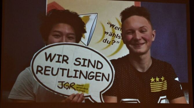 Die Kandidaten werben um Wählerstimmen. Billy Nguyen und Philipp Tatarnikov wollen mit einem Film punkten. FOTO: RABE