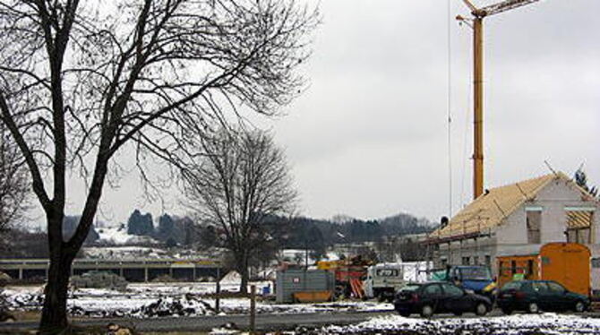 Die ersten Häuser stehen schon in der Parksiedlung, von der jetzt Teil zwei erschlossen wird.
GEA-FOTO: OEL