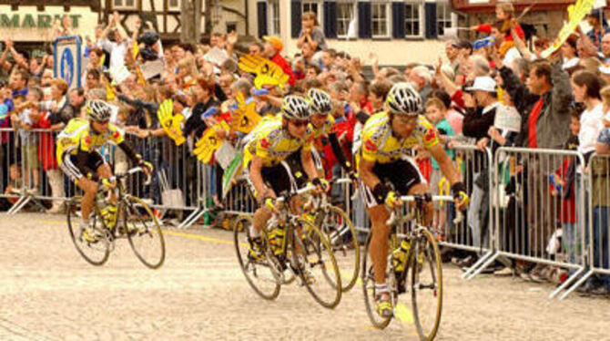 Sport kann viele Leute auf die Beine bringen. Das war in Bad Urach zuletzt bei der Deutschlandtour zu sehen.
ARCHIVFOTO: NIETHAMMER