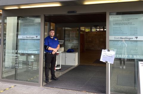 Warum der Besuch im Reutlinger Rathaus weiterhin nur mit Termin möglich ...