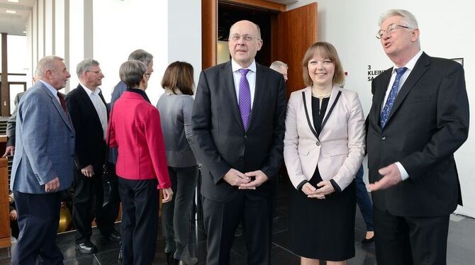 Ferdinand Kirchhof (links) beim CDU-Neujahrsempfang mit Gabriele Gaiser und Andreas vom Scheidt. GEA-FOTO: PACHER