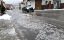 Nächtlicher Regen könnte auf den tiefgefrorenen Böden und Straßen zu Glatteis in der Region Neckar-Alb führen.