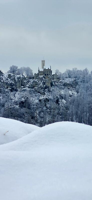 25 Schloss Lichtenstein im Schnee