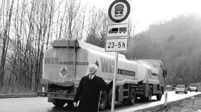 Seit Januar sind die Albaufstiege im Kreis nachts für Öltransporte auf Lkw mit Anhänger gesperrt. Der damalige Landrat Dr. Edgar Wais hatte sich für dieses Verbot mit Erfolg stark gemacht.
GEA-ARCHIV-FOTO: PACHER