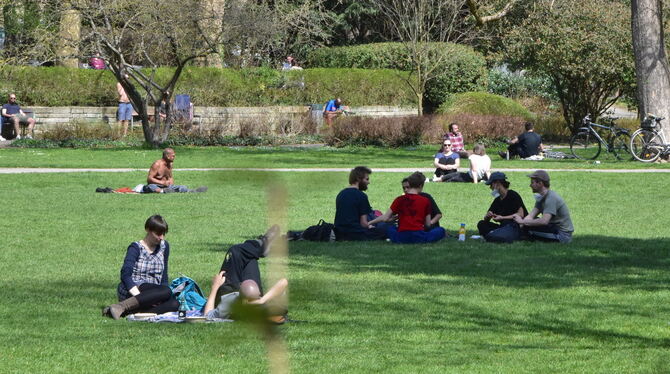 Für viele ist das Alte Botanische Garten in Tübingen fast wie ein zweites Wohnzimmer. Vor allem Studenten treffen sich hier, abe