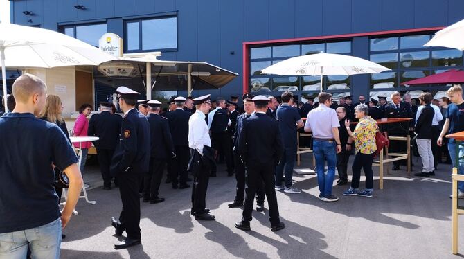 Die Eröffnung des Rübgartener Feuerwehrhauses stieß auf großes Interesse.  FOTO: BÖHM