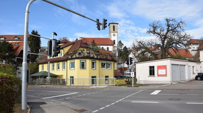 Mehr Querungshilfen und Ampeln an den Durchgangsstraßen wünschen sich die Gomaringer. Hier ist die Ampel an der Kreuzung Schießm