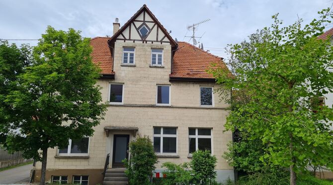 Früher Gasthaus, später Back- und Wohnhaus – und bald weg: Das Haus in der Marktstraße 13 in Bernloch wird abgerissen. Ein Neuba