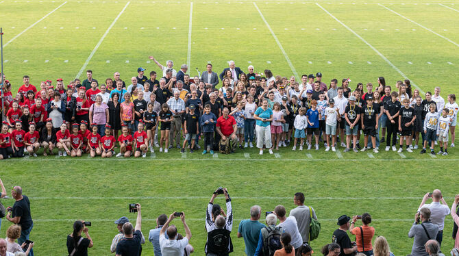 Gruppenbild mit Siegern: Bei der 70. Reutlinger Sportlerehrung bekamen 194 Sportlerinnen und Sportler nochmals eine Medaille übe