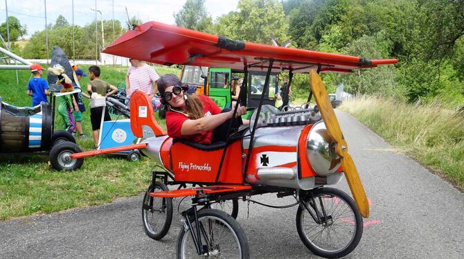 Petra Werz war als »Flying Petruschka« im »Roten Baron«-Flugzeug auf der Piste unterwegs.