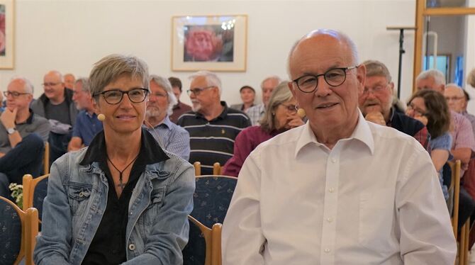 Moderatorin Claudia Mader und der langjährige CDU-Chef Volker Kauder.  FOTO: STRAUB