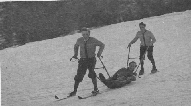 Die frühen Jahre: Einsatz auf der Piste mit Akia, einem Wannenschlitten. FOTOS: PRIVAT