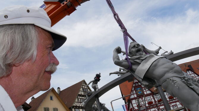 »Natürlich ist man immer ein bisschen nervös, wenn so ein Denkmal nach so langer Arbeit aufgestellt wird«, sagt Peter Lenk. Im B