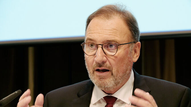 Joachim Walter (CDU), Tübinger Landrat und  Präsident des Landkreistags von Baden-Württemberg, fordert eine Arbeitspflicht für