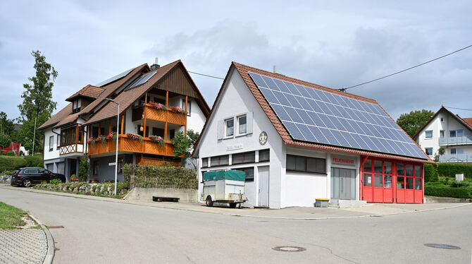 Mit der Feuerwehr unter einem Dach und umgeben von Wohnhäusern: Das Schlachthaus ist nicht bei allen beliebt.  FOTO: PIETH