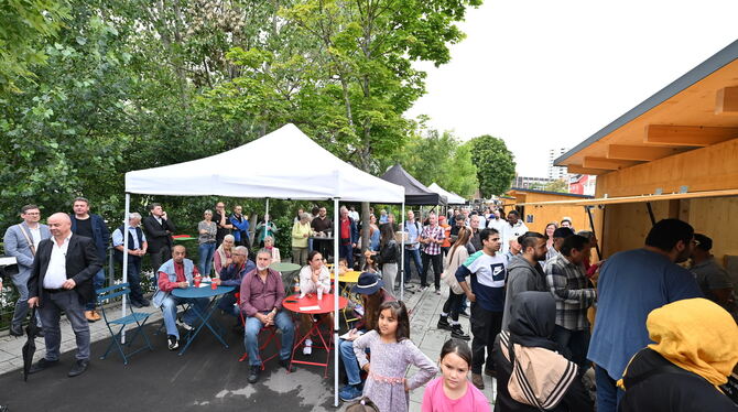 Bei der offiziellen Einweihung der »Echaz-Terrasse« nebst Bürger-Dialog war der Andrang groß.