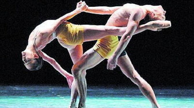 Bridget Breiner und Alexander Zaitsev in der Choregrafie »Kazimir's Colours« von Mauro Bigonzetti. 
FOTO: STUTTGARTER BALLETT