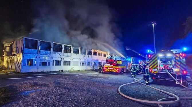 Brand in Containerunterkunft