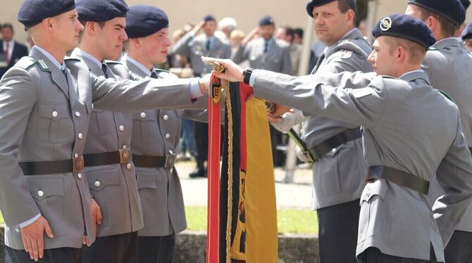Im März 2024 wird es nach mehr als 20 Jahren Pause wieder ein feierliches Gelöbnis in Münsingen geben. Das Foto zeigt Soldaten d