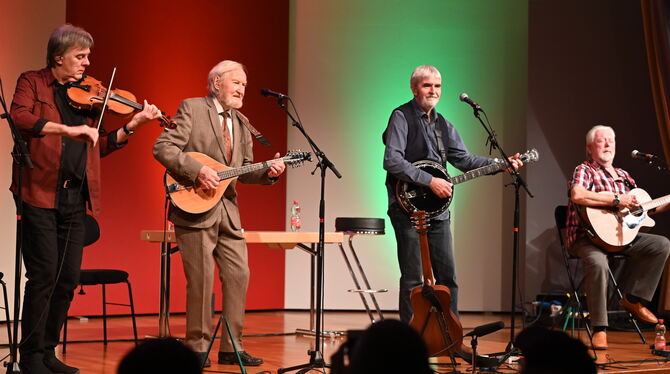 The Dublin Legends in der Liederhalle: Von links Gerry O’Connor, Seán Cannon, Paul Watchorn und Shay Kavanagh. FOTO: JÜRGEN MEYE