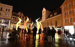 Die Blitze auf dem Marktplatz gehören zu den vielen Lichtobjekten von »Illuminist« Peter Grotz. 