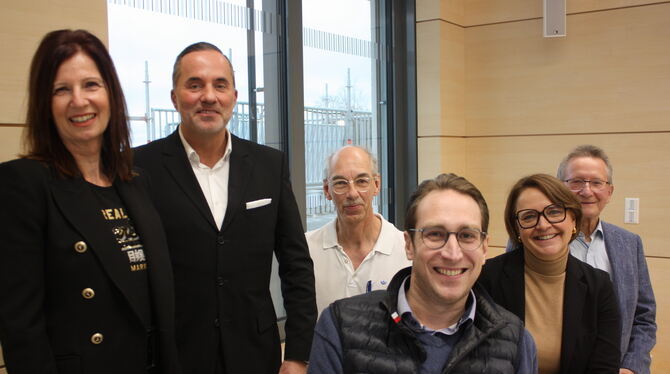 10.000-Euro-Spende für die Stiftung »Mitten im Leben« - von links: Sabine Goetz, Thomas Müller (Präsident Rotary Club), Andreas