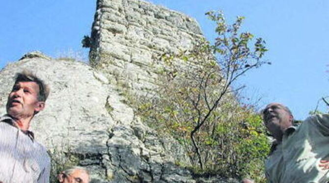 Nicht ohne Anstrengung zu erreichen, aber sehenswert und geschichtsträchtig: Die Burgruine Hohenhundersingen soll mit einer Broschüre noch bekannter gemacht werden.
GEA-ARCHIVFOTO: DEW