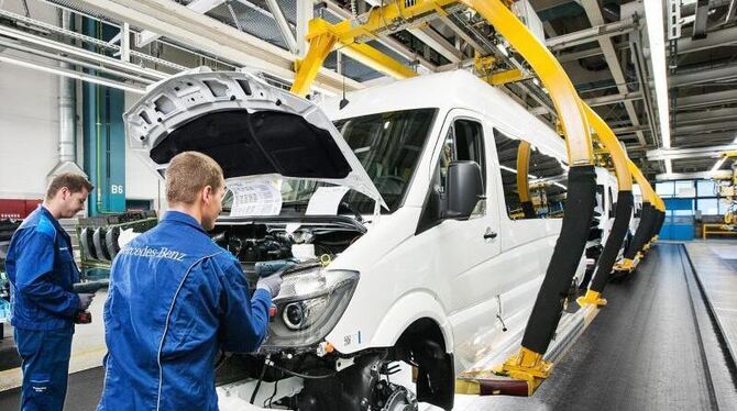 Weltmarktführer Daimler ist mit seiner gesamten Nutzfahrzeugsparte schon global aufgestellt, VW nicht. Foto: Daimler AG