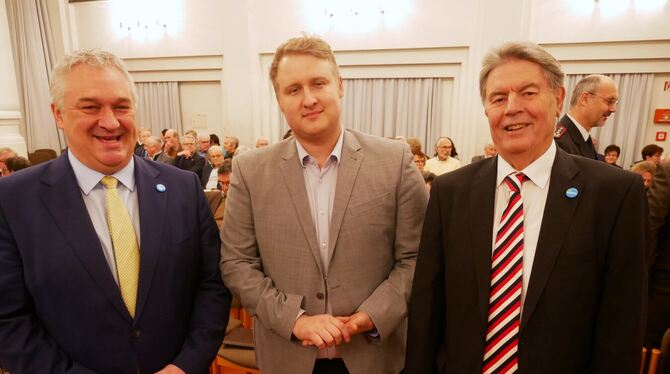 Jürgen Neumeister, Tobias Krafft und Jürgen Fuchs (von links)  sprachen beim Neujahrsempfang der FWV Reutlingen am Freitagabend.