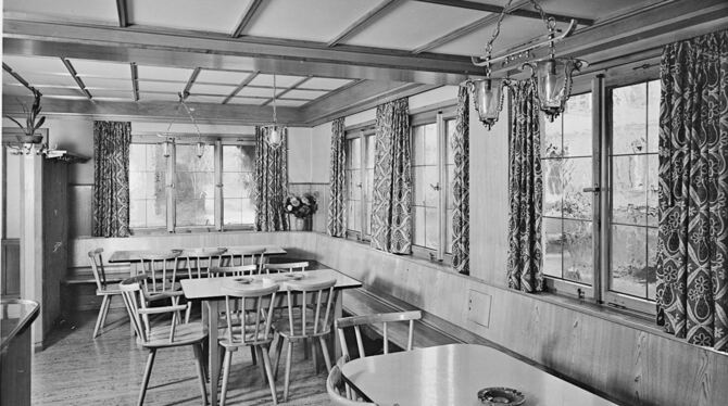 Innenraum einer Gaststätte (1958): Um welches Lokal handelt es sich?
