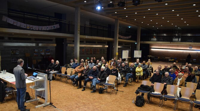 Etwa 70 Zuhörer informierten sich in der Aula der Friedrich-List-Gemeinschaftsschule über Energie und Klimaschutz.