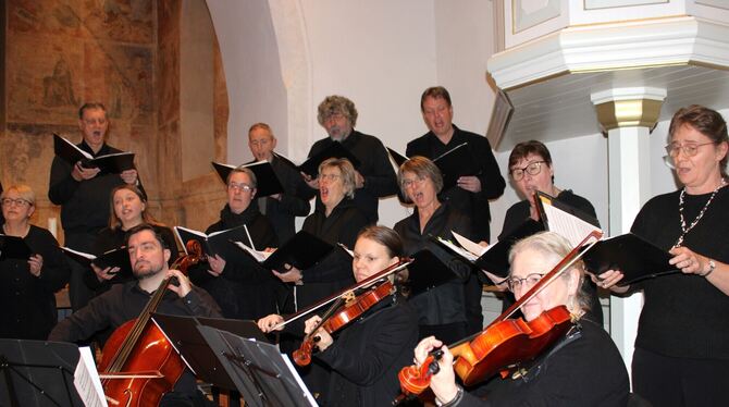 Mit doppelchörigen Stücken gastierte das Thomas Selle-Ensemble Pfullingen in Unterhausen.