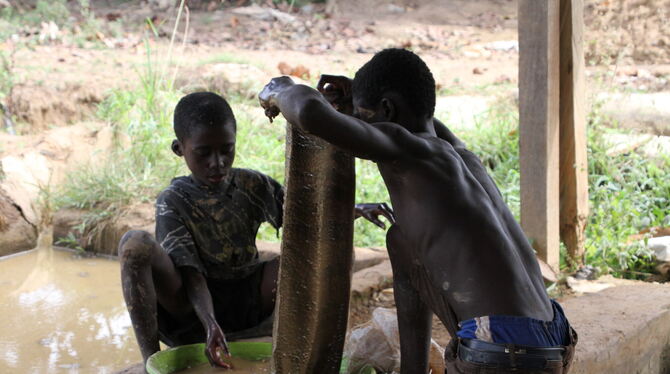 Ein Drittel des ghanaischen Goldes stammt aus kleinen Minen, in denen Tausende von Kindern arbeiten.