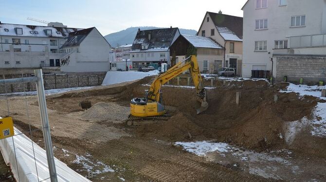 Baugrube in der Innenstadt: Zwischen Passy- und Laiblinsplatz wird das Dienstleistungs- und Einkaufszentrum (DEZ) gebaut. GEA-FO