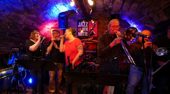 Costa del Soul & The Masterhorns im Jazzclub in der Mitte.