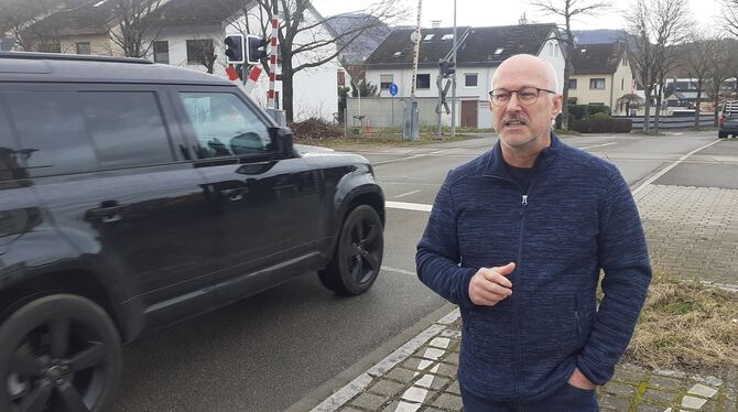Thomas Sehlbrede wohnt in der Wielandstraße und hat die dort verkehrenden Fahrzeuge aus dem Home-Office im Blick.