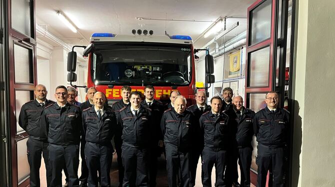 Geehrte und beförderte Feuerwehrmänner der Abteilung Wittlingen.  FOTO: FEUERWEHR