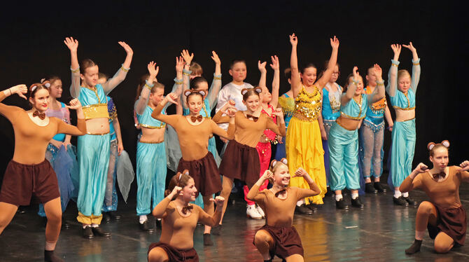 »Aladin« war ein Gemeinschaftsprojekt unterschiedlicher Tanzensembles mit Einflüssen aus Ballett, Hiphop und Tapdance.
