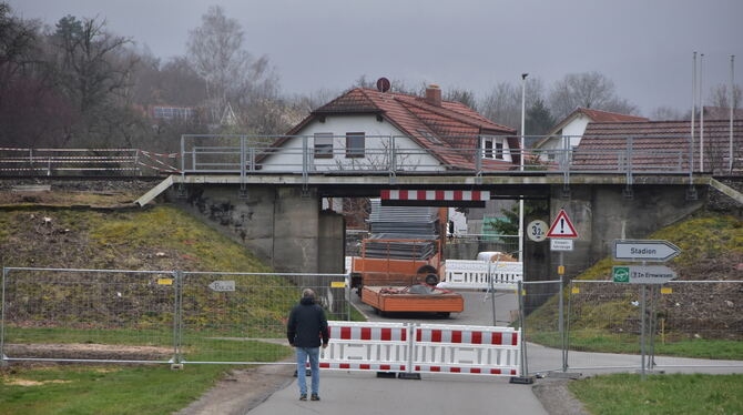 Bahnbrücke wird erneuert.
