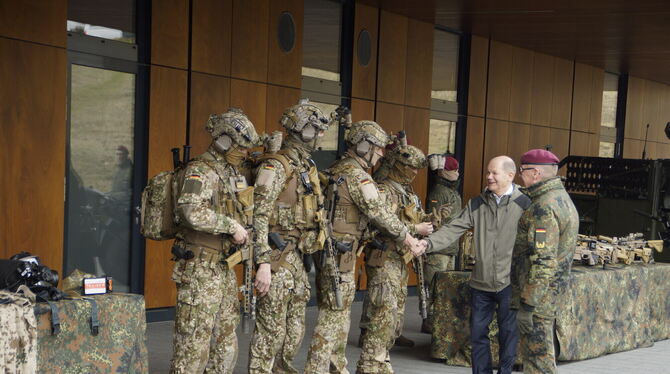 Bundeskanzler Scholz begrüßt KSK-Soldaten