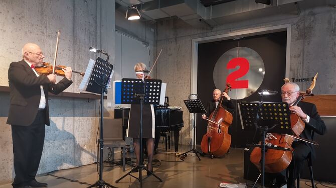 Das Ensemble Narcissus im Theaterfoyer.