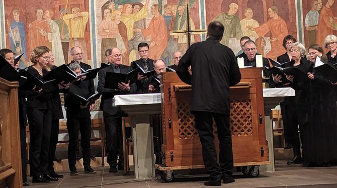 Unter der Leitung von Marcel Martinez (an der Truhenorgel) sang der Reutlinger Kammerchor in der Christuskirche Responsorien von