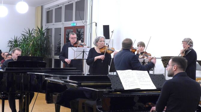 Beim Konzert des Orchesters der Martinskirche Münsingen im Gemeindehaus wurde in wechselnden Besetzungen musiziert. Stefan Lust