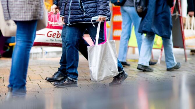 Menschen beim Einkaufen