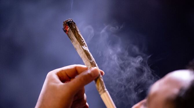 Die Teil-Legalisierung von Kannabiskonsum stellt die Behörden vor einige Probleme.