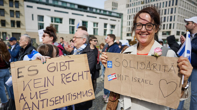 Solidaritätsdemonstration mit Israel in Berlin.  FOTO: CARSTENSEN/DPA