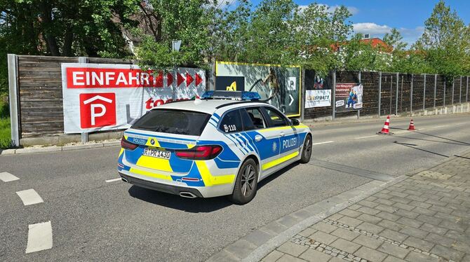 Tote im Kofferraum in Tiefgarage