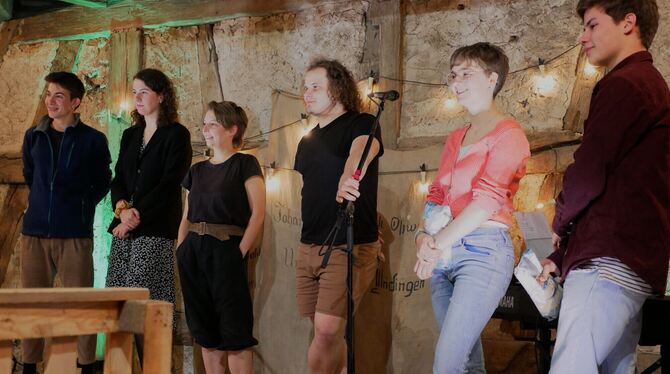 Sie begeisterten beim ersten Poetry Slam in der Undinger Zehntscheuer (von links): Oliver Horn, Elli Pauline, Silvi Marx alias S