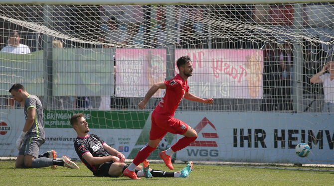 Riccardo Gorgoglione bringt Reutlingen mit seinem Treffer früh in Führung.